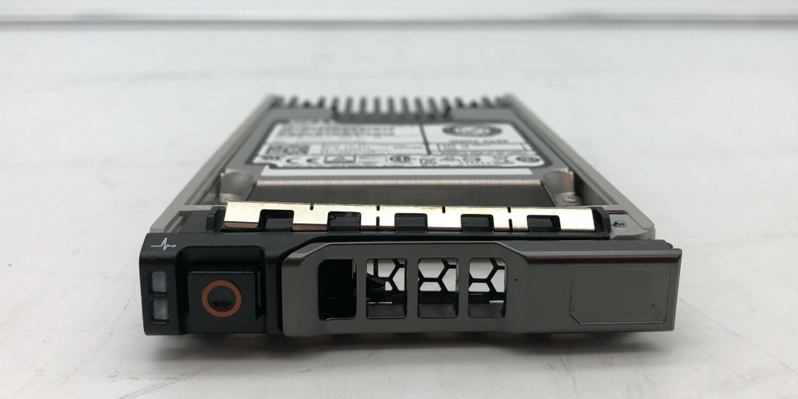 Client Kit 960GB Hot Swap 2.5" SATA 6Gb/s SSD for T430, T630, R230, R330, R430, R630, R730, R730xd, R830, T440, T640