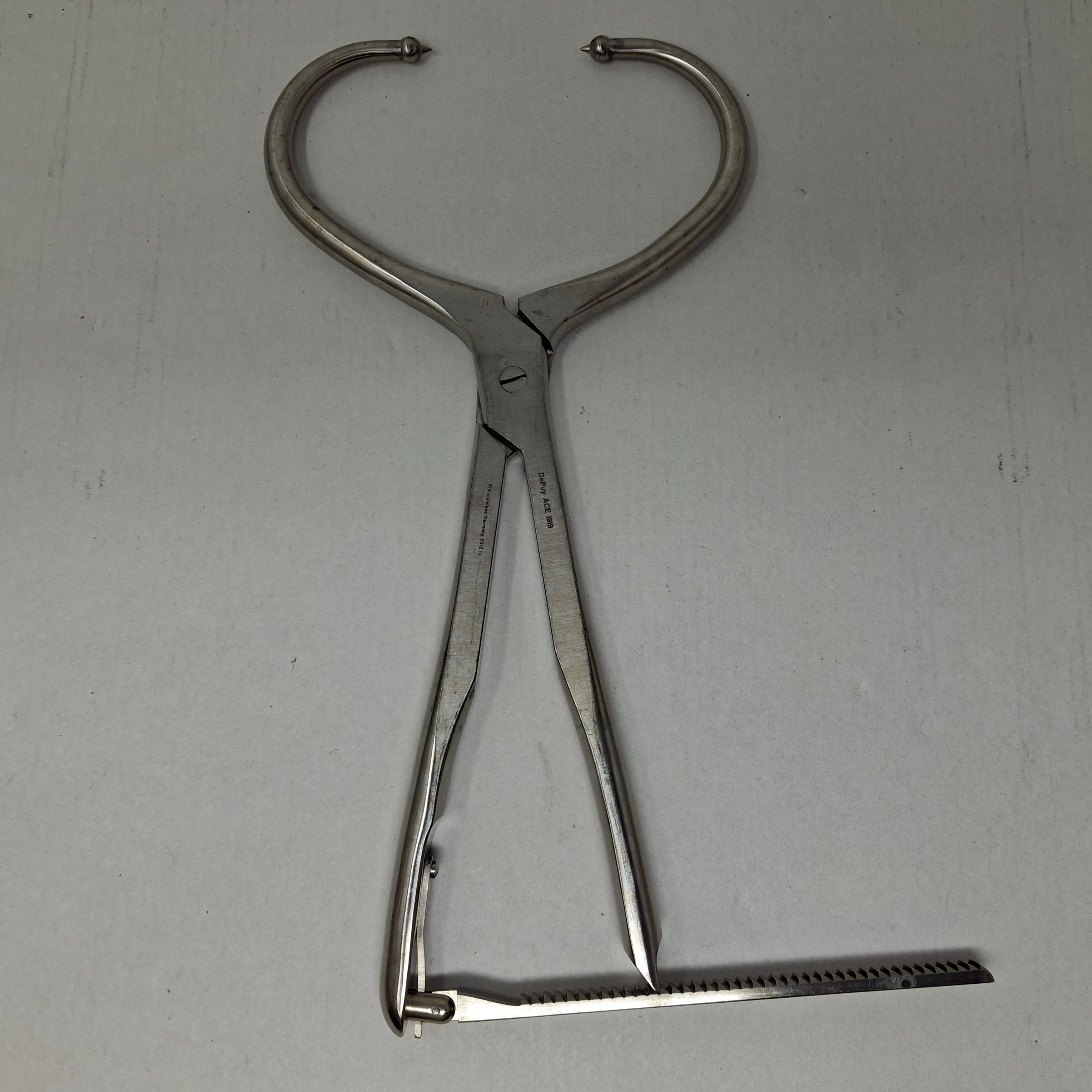 DePuy Polyax Screws Set