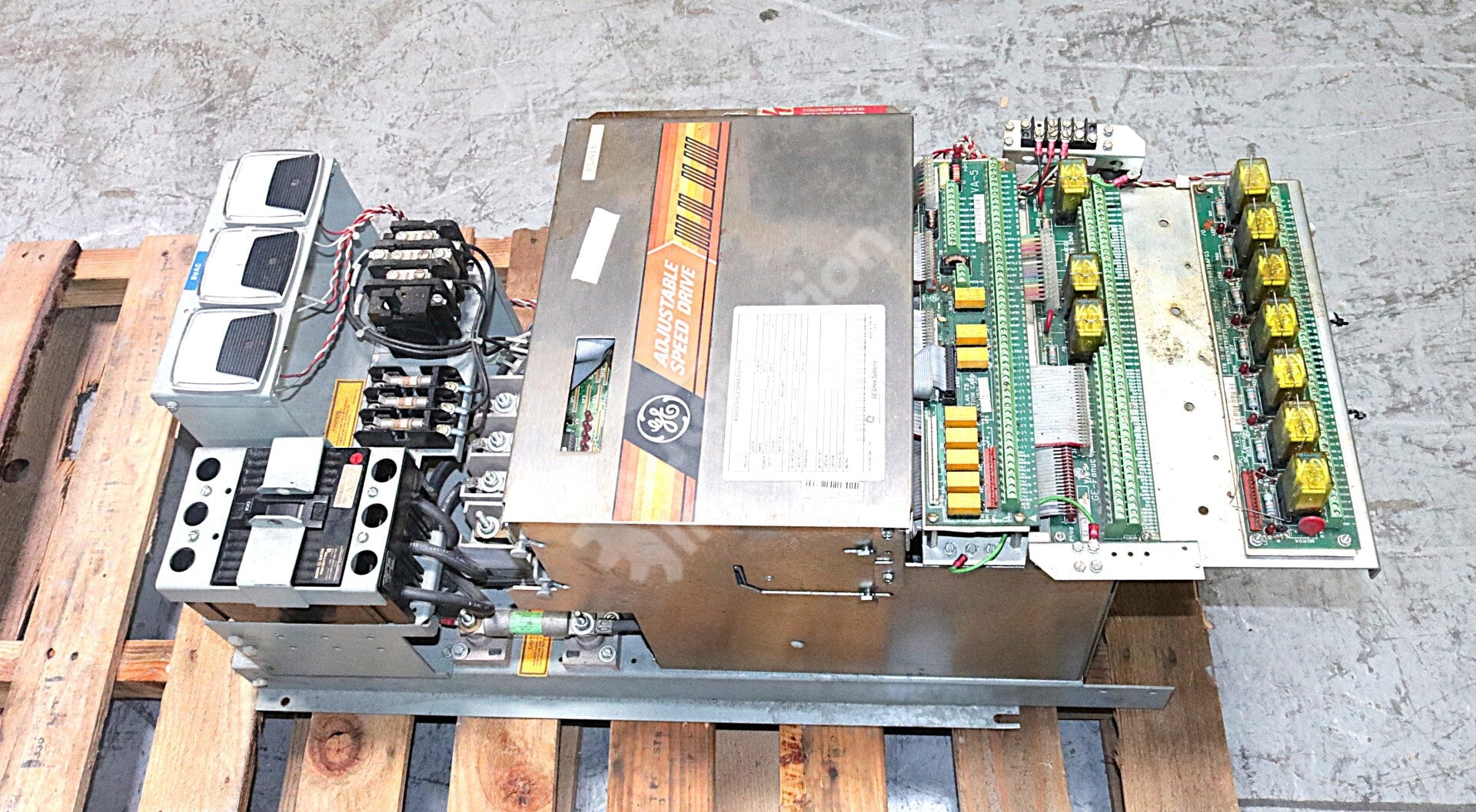 7VOES108CD15 By General Electric 460VAC 20HP Adjustable Speed Drive