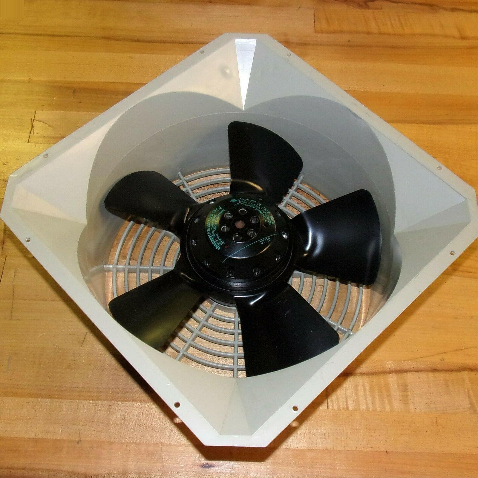 ebmPAPST 230V 165W 2750RPM AC Axial Fan w/ Enclosure A2E250-AE65-55 (M2E068-DF)-FoxTI